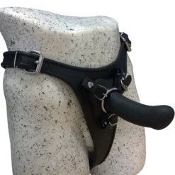 Lederen Strap-on Met 4 Ringen Voor 4 Maten Dildo's 8 Lederen Strap-on Met 4 Ringen Voor 4 Maten Dildo's -Rimba Seksshop 1437140807