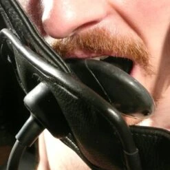 Harnas Met Opblaasbare Butterflyknevel Van NLLeather -Rimba Seksshop Butterfly Knebelharness Aufblasbar 6 600x600 1