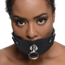 Leren Super Ball Gag Ø46 Mm Met Stalen Oog Van Black Label -Rimba Seksshop ag350 femalemodel 004 1000x1254 1