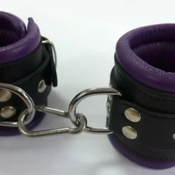 Luxe Gevoerde Polsboeien, Zwart-Paars Van HG Leather Creations -Rimba Seksshop hg 606p purple black leather lined wrist restraints 16743