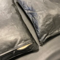 Zwart Lederen Kussensloop Full-size (50 X 70 Cm) Van NLLeather -Rimba Seksshop leather cusion cover 3