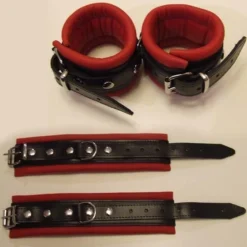 Luxe Rode Smalle Gevoerde Enkelboeien Van Saxos -Rimba Seksshop os 0100 3r narrow feettcuffs red 2957