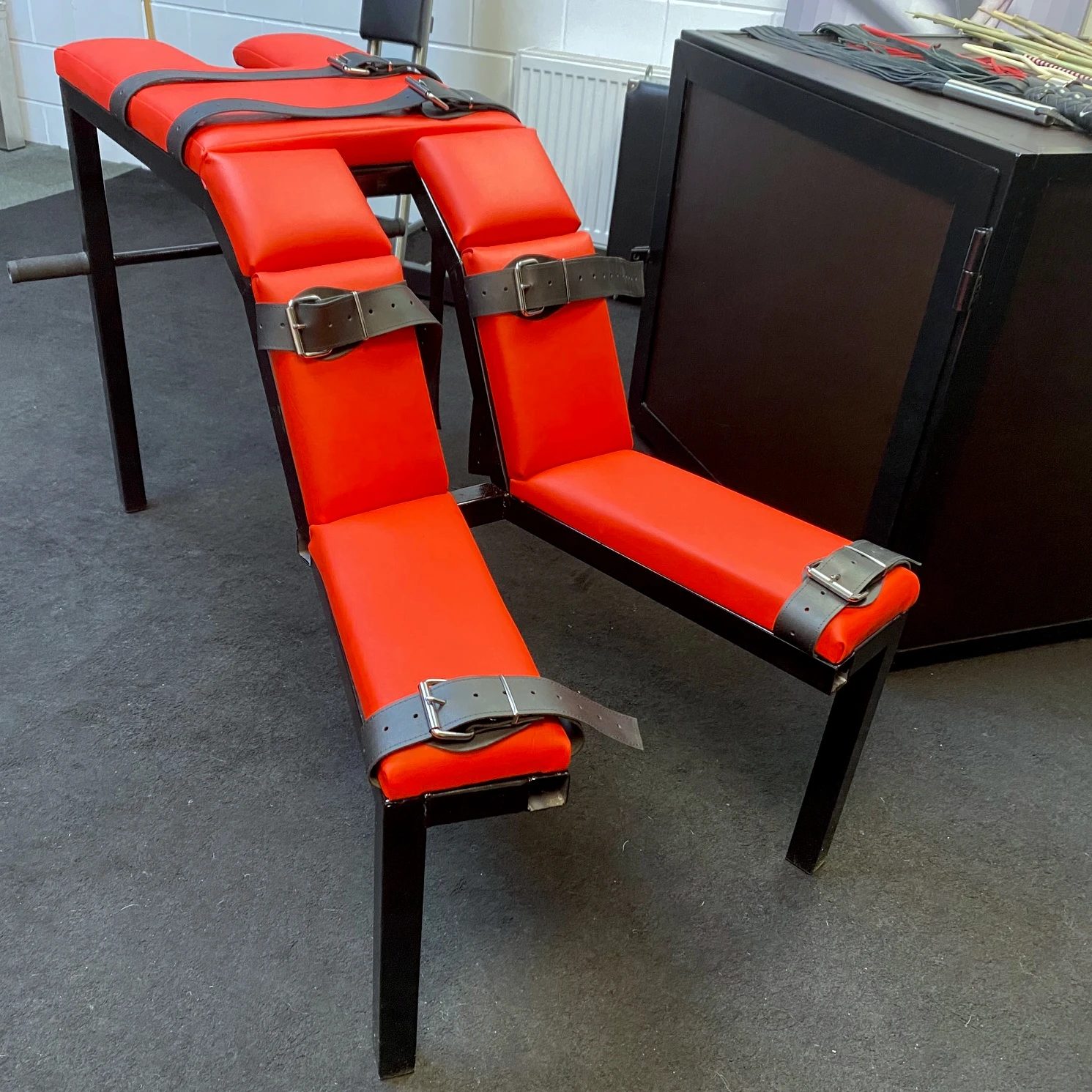 Stalen Bdsm Meubel Spankingbench - Strafbok 4 Stalen Bdsm Meubel Spankingbench - Strafbok - Afbeelding 2