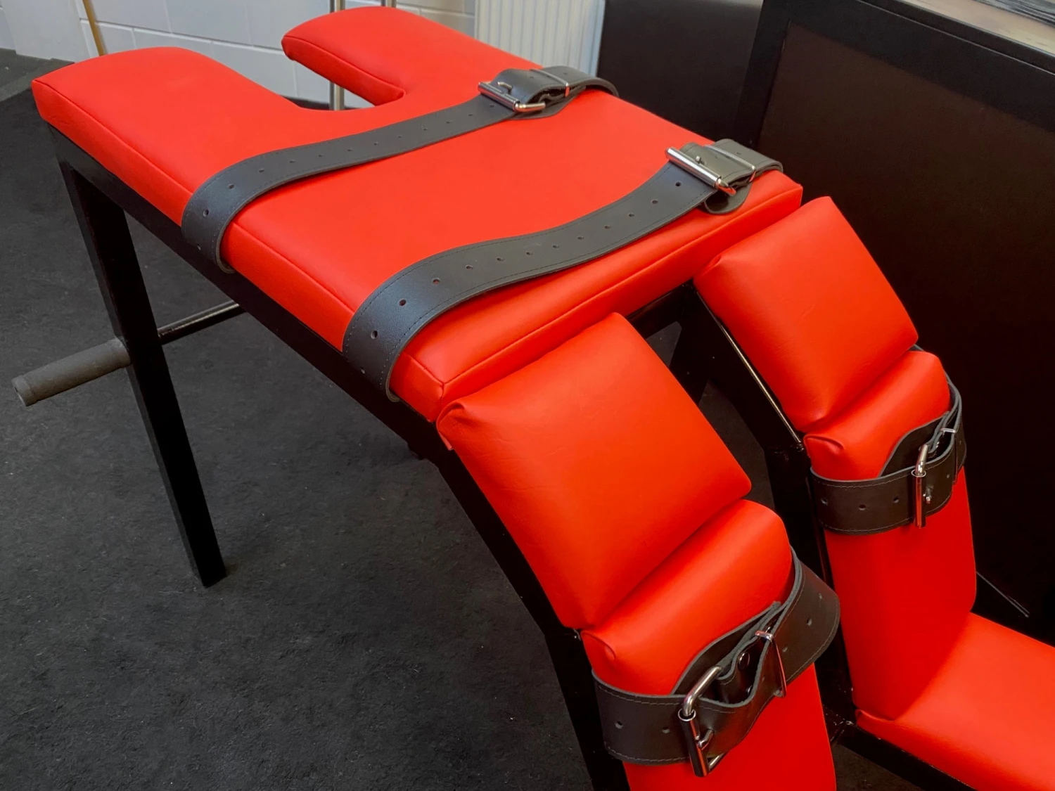 Stalen Bdsm Meubel Spankingbench - Strafbok 5 Stalen Bdsm Meubel Spankingbench - Strafbok - Afbeelding 3